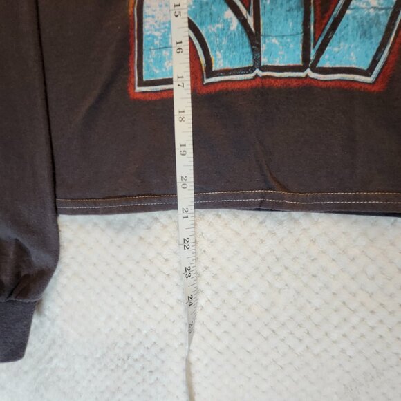 🖤 Vintage-Inspired KISS Long Sleeve Cropped Tee 🖤 - Picture 7 of 7